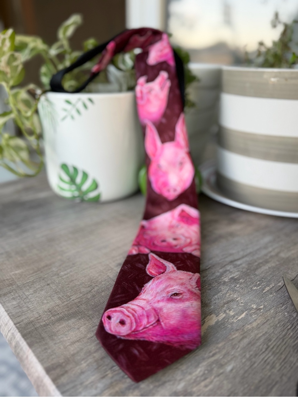 Vintage Original Ralph Marlin Pink Pig Pattern Tie on Burgundy 1989